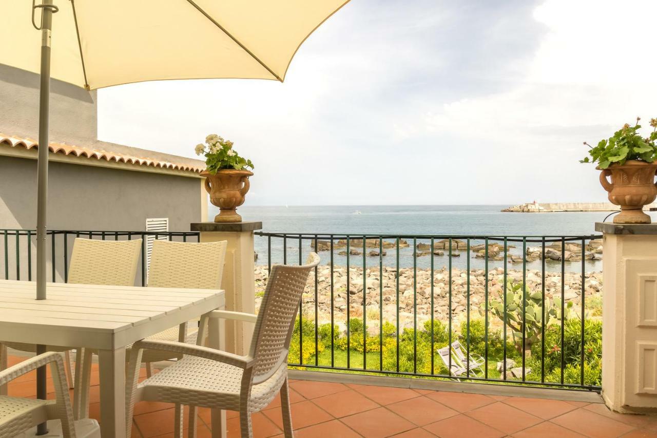Les Suites - Apartments Riposto Eksteriør billede